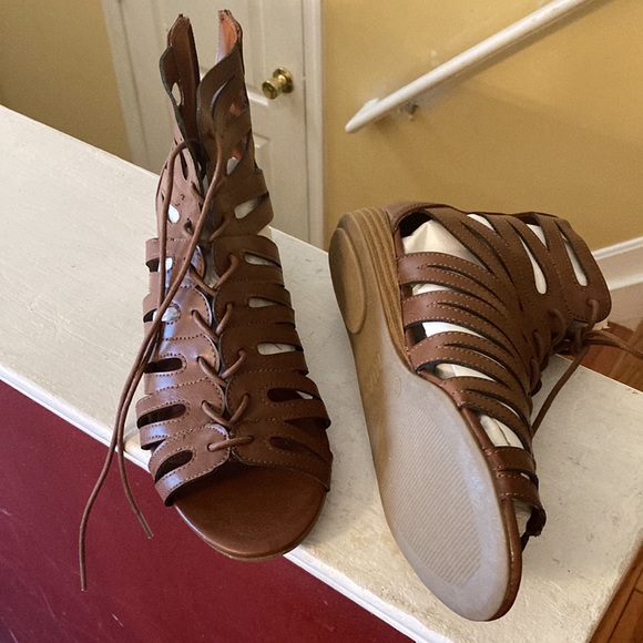 MIA Brown stringed up Brown sandals wrapped around ankle size 8 - Picture 2 of 8